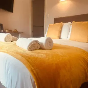*** Hotel Oyo The Croppers Arms United Kingdom