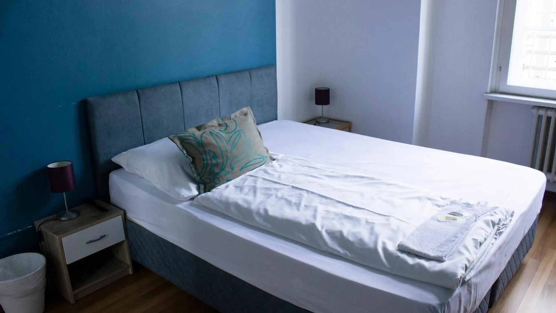 Metropol Hostel Berlín 0*,